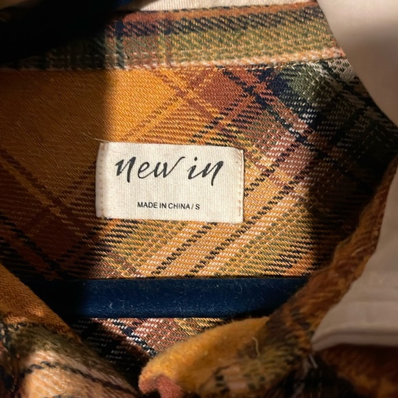 Pretty Shacket with hood Flannel in fall colors. NEW - Picture 3 of 6